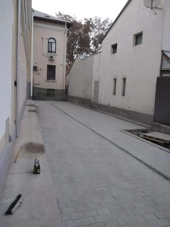 Curte pavată realizată de Stalgen Cons