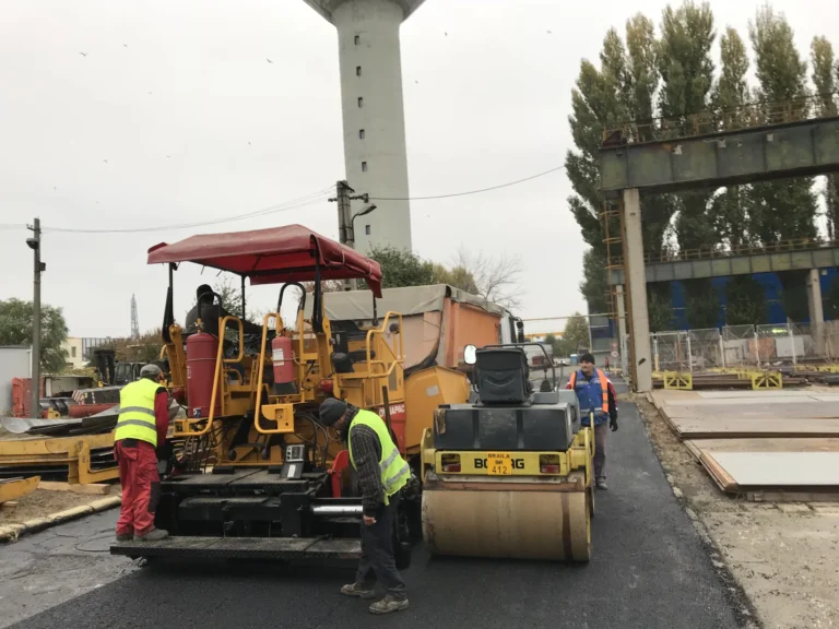 Cilindru compactor disponibil pentru închiriere