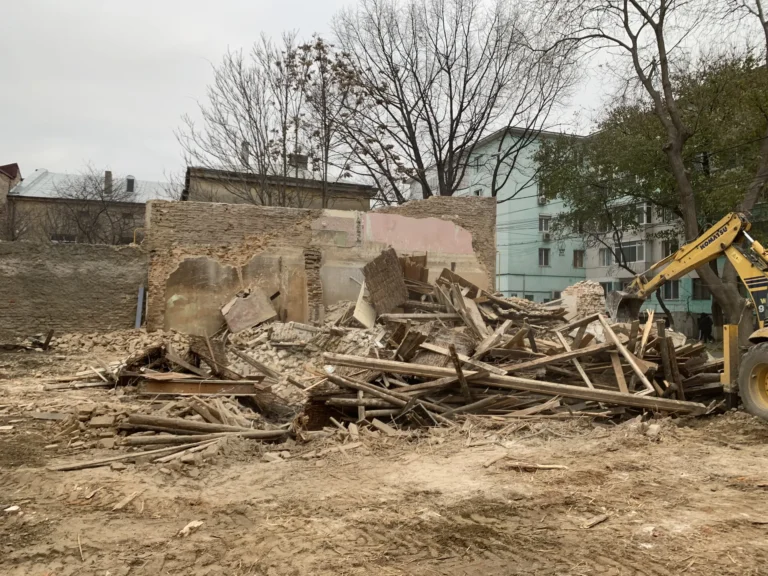 Moloz rezultat din demolare