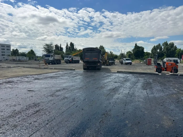 Terasamente și asfaltare Leroy Merlin Brăila – Stalgen Cons, fotografia 3