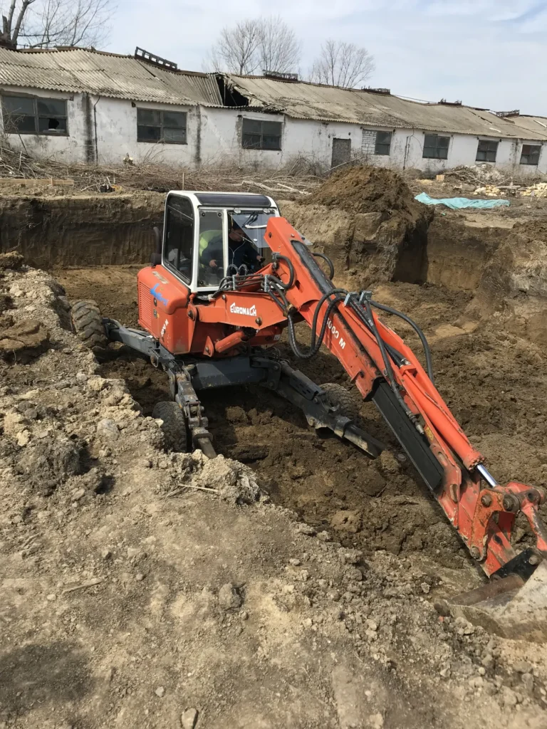Miniexcavator disponibil pentru închiriere